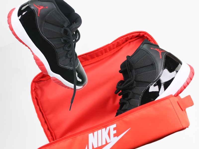 乐竞俱乐部球迷围巾和帽子周边产品展示